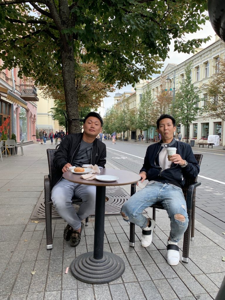 リトアニア・ヴィリニュスで記念撮影