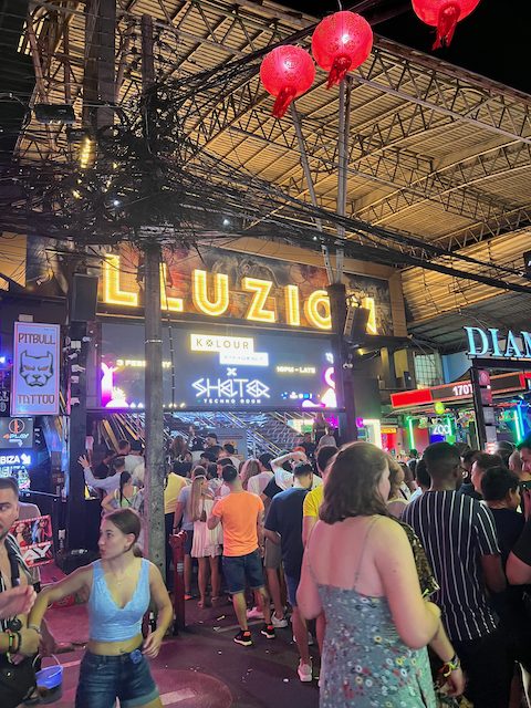 プーケットで一番チャラい&盛り上がっているクラブ「Illuzion」