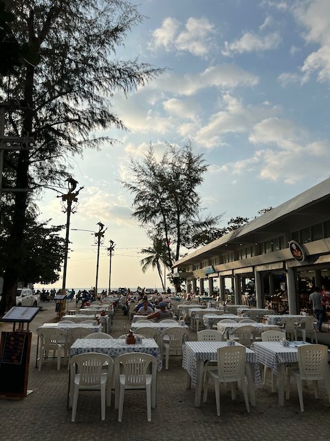 ビーチ近くのレストラン