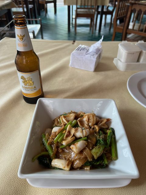 プーケットでの食事とビール