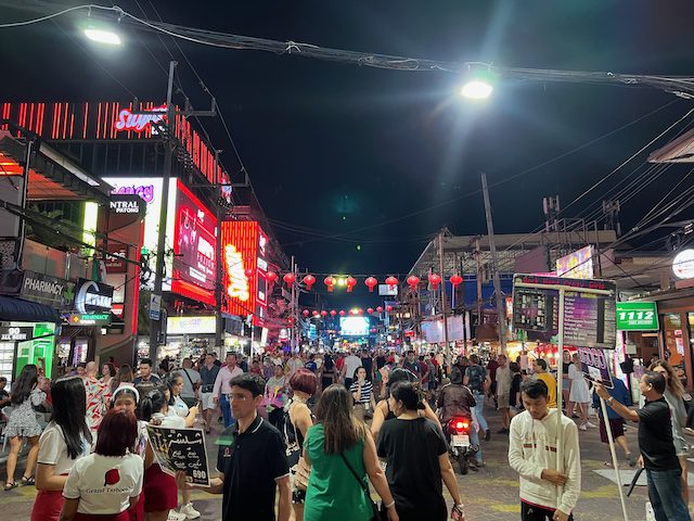 プーケットで一番盛り上がっているBangla road
