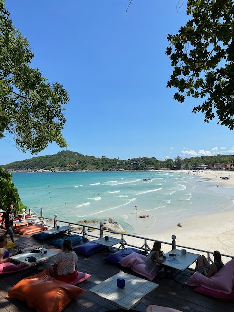 パンガン島のビーチ横のカフェ